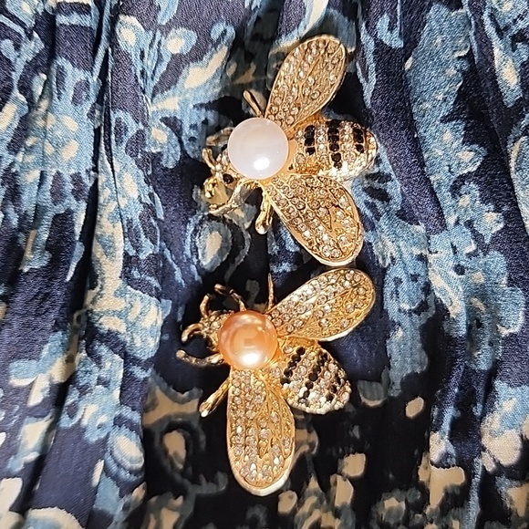 Set of 2 Gold-tone Jeweled Bee Brooches with Simulated Pearl Accent - Picture 1 of 6